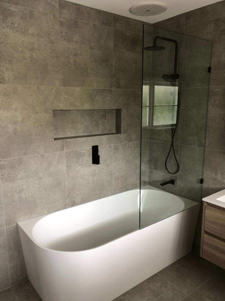 욕조가 있는 욕실 리모델링 참고 사진